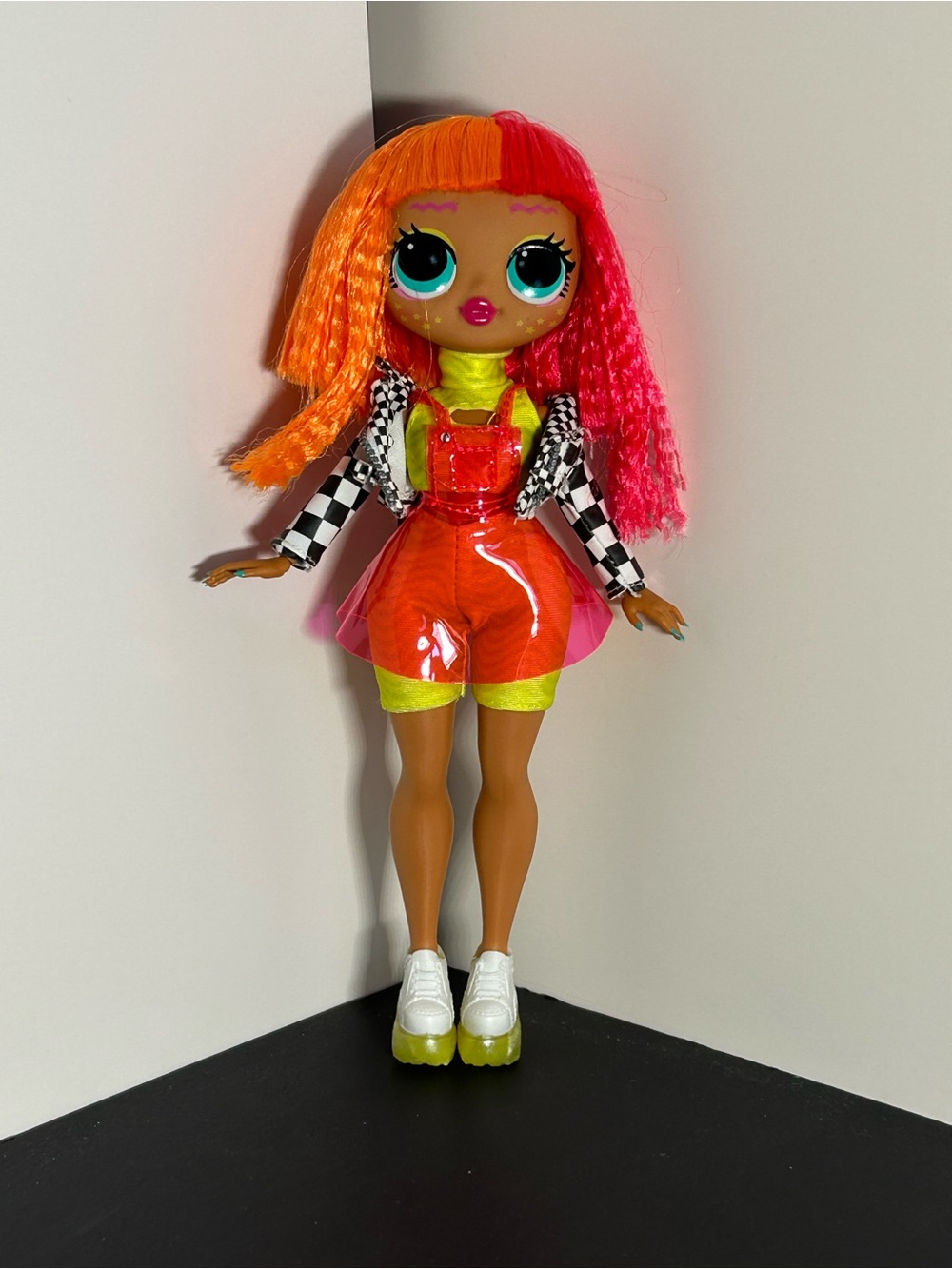 L.O.L. Surprise! O.M.G. Neonlicious Fashion Doll